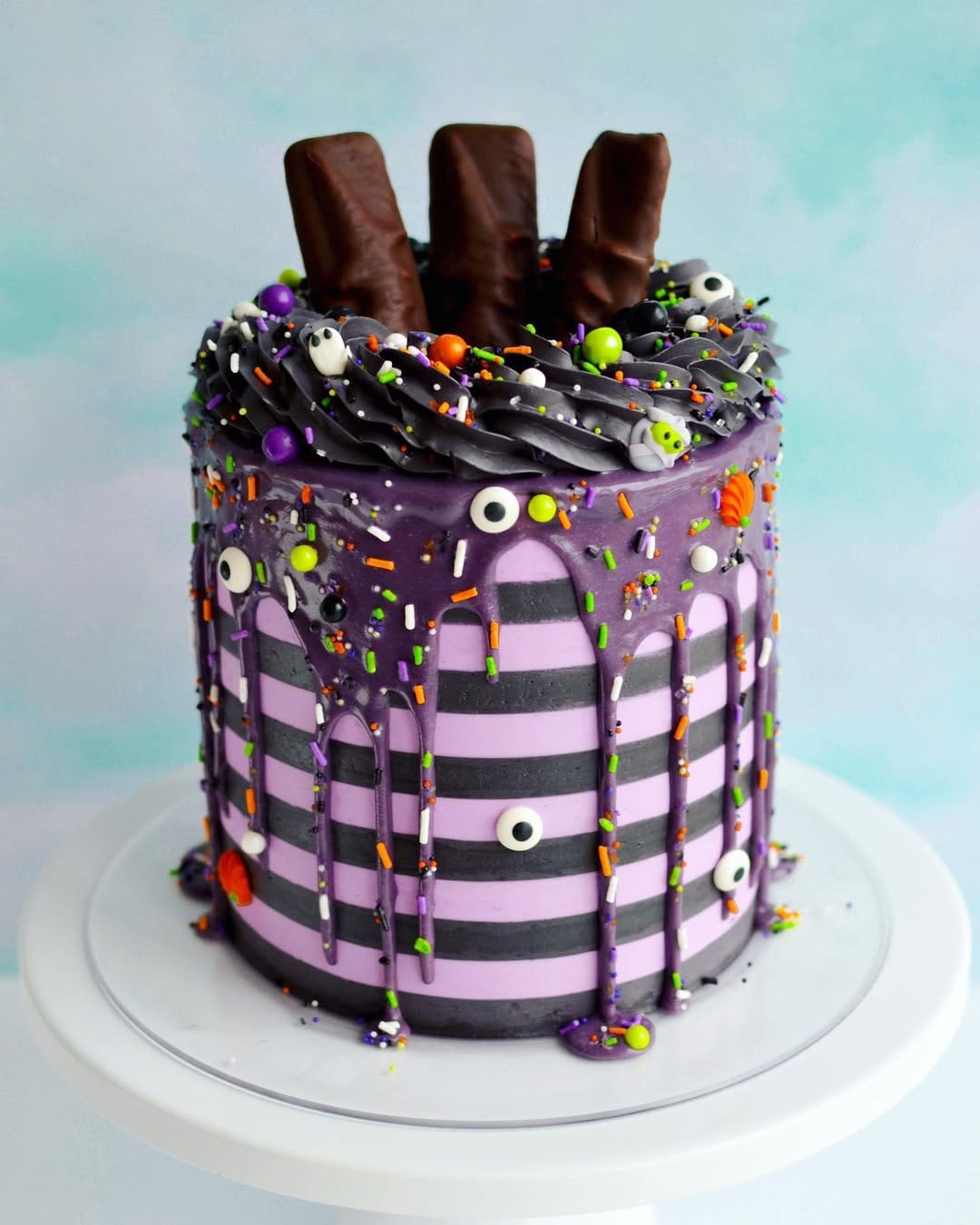 Post 5 by Cakes by Manu on Instagram (carousel)