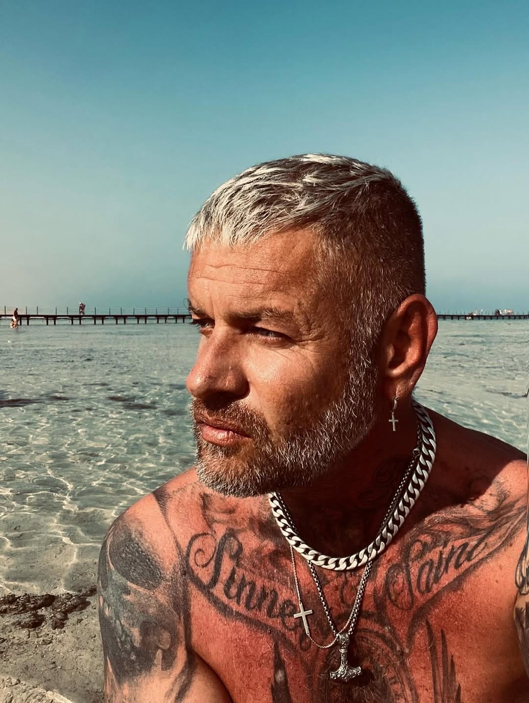 Post 10 by Ronny on Instagram (image)