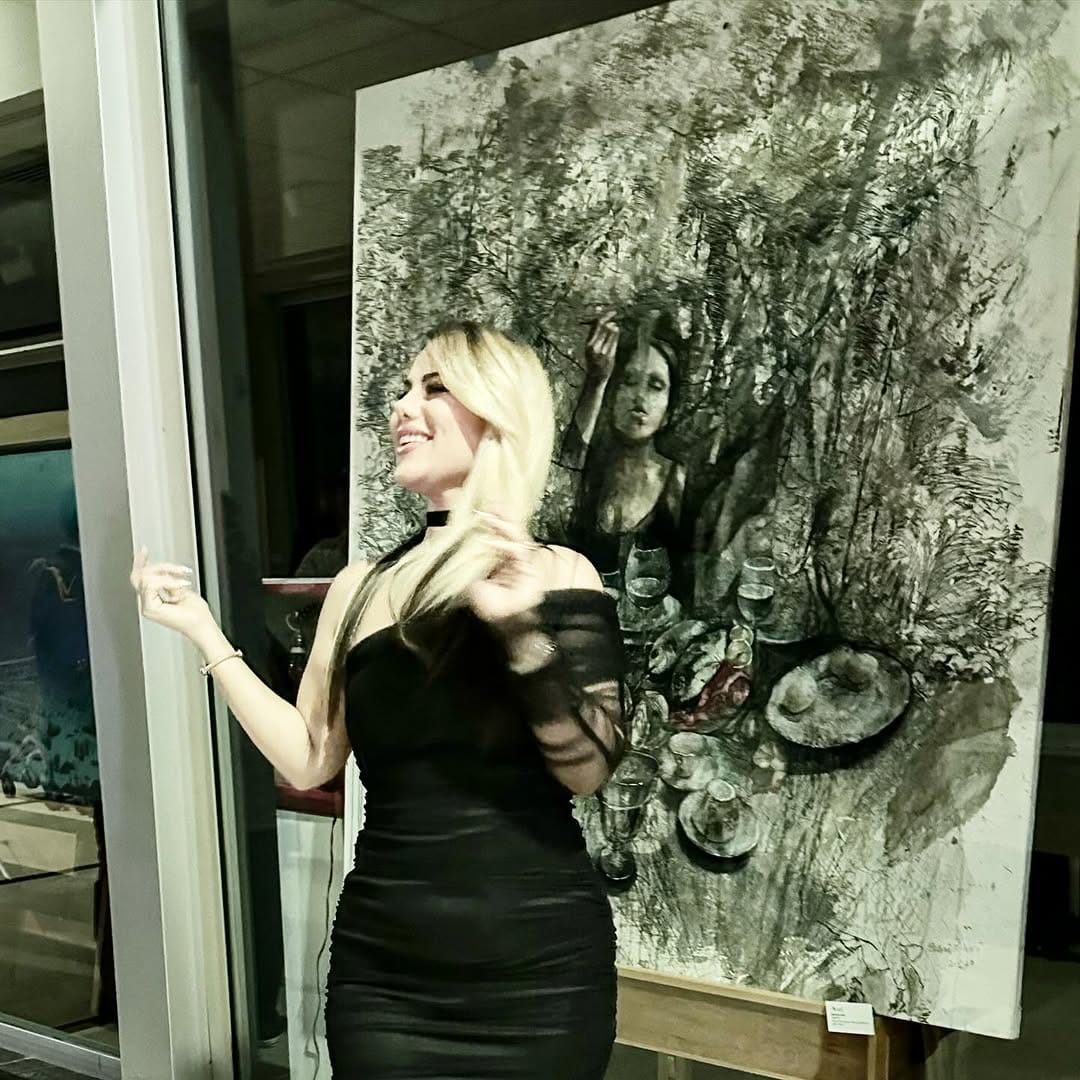 Post 7 by Rosa Ros Moradi on Instagram (image)