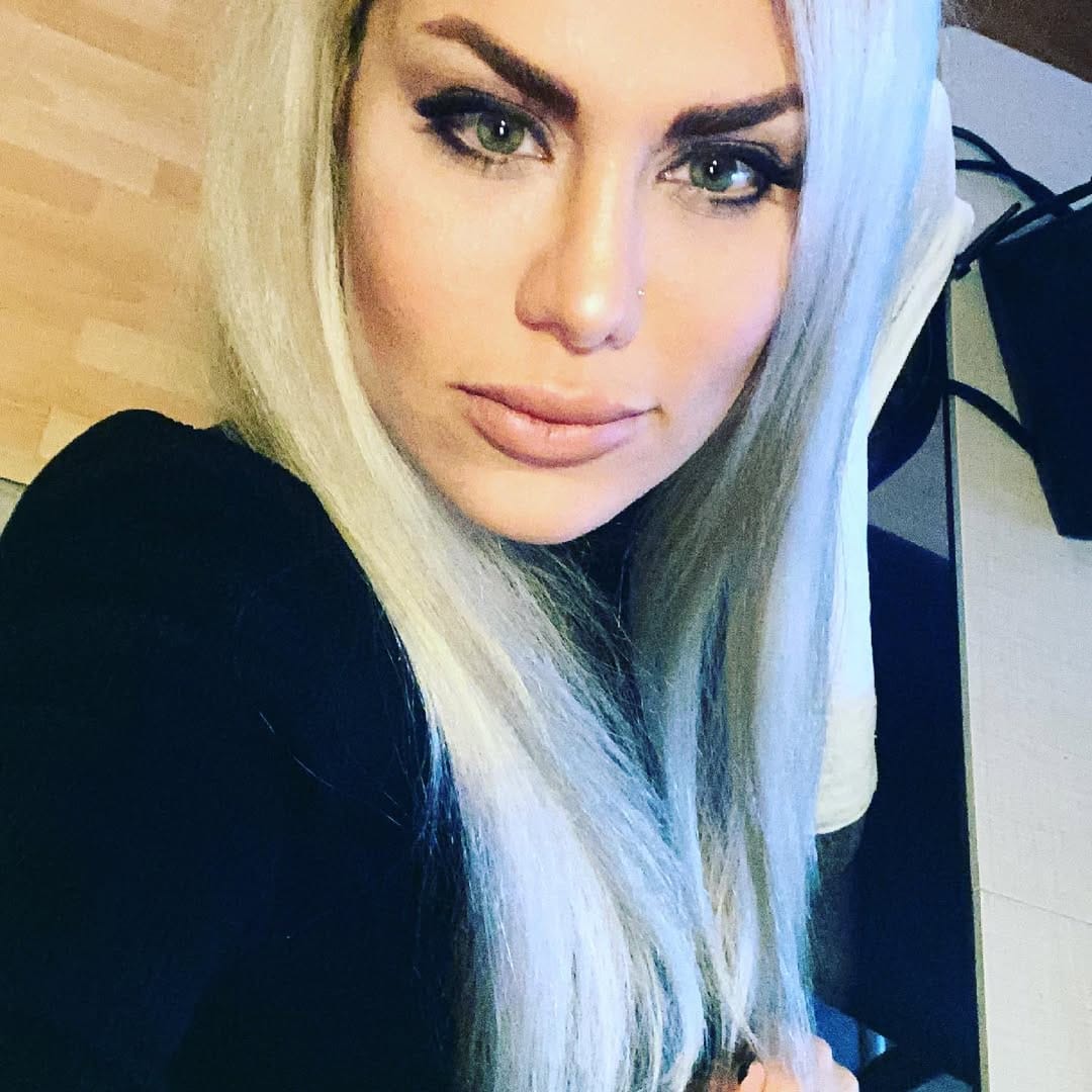 Post 9 by Rosa Ros Moradi on Instagram (image)