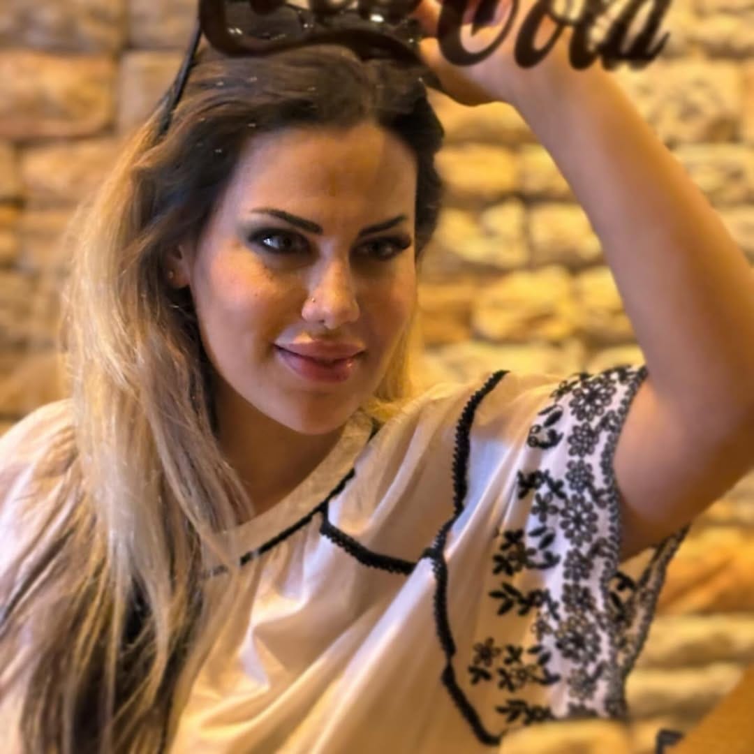 Post 2 by Rosa Ros Moradi on Instagram (image)