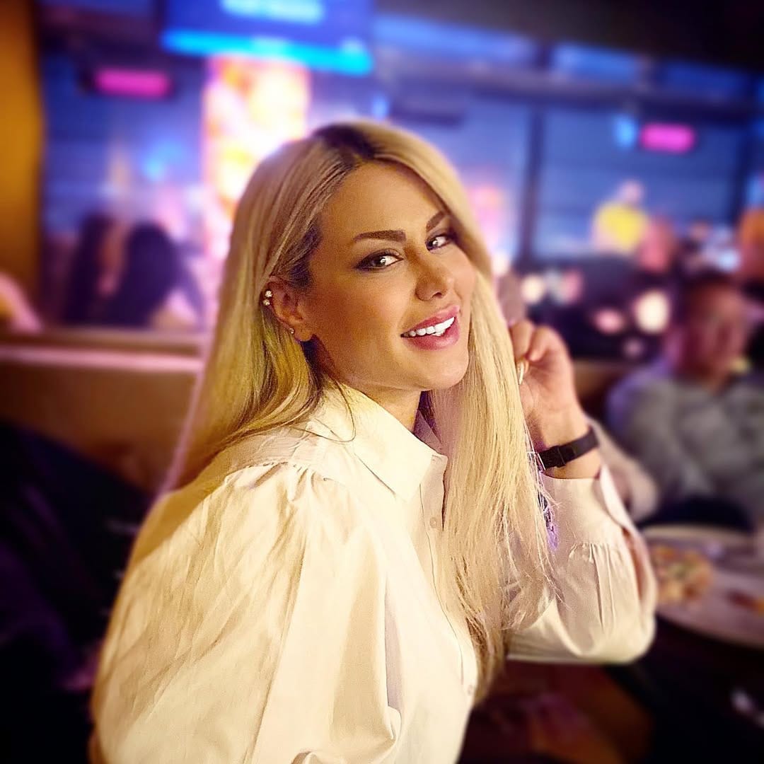 Post 10 by Rosa Ros Moradi on Instagram (image)