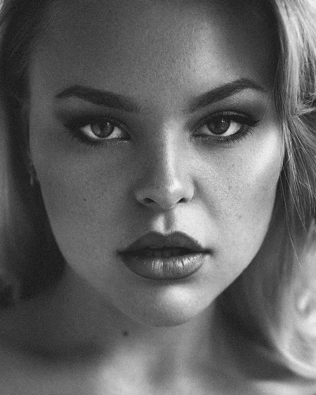 Post 9 by N a d i n e ☾ on Instagram (carousel)