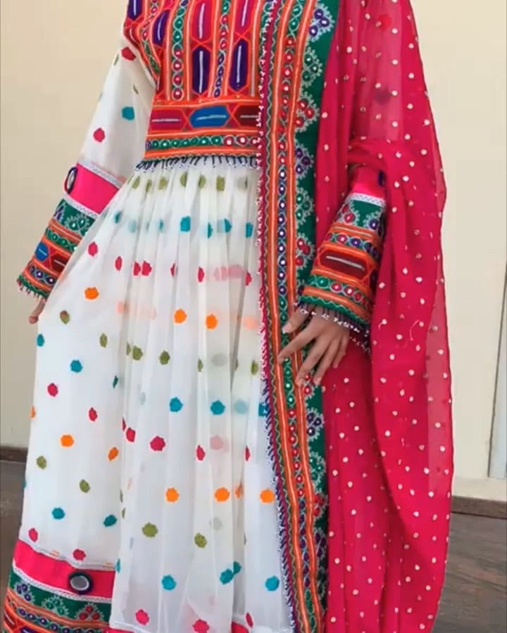 Post 8 by Trendy Wali Sisters Couture on Instagram (video)