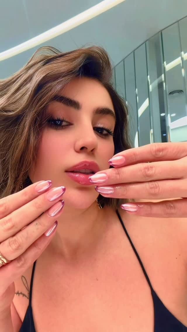 Post 4 by Yalda Farsi | Nail | Manicure | Dubai | Mounir salon on Instagram (video)