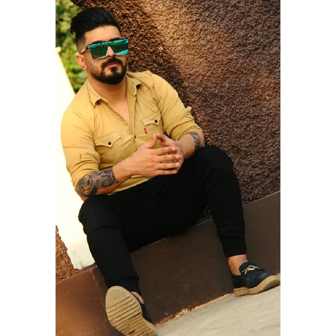 Post 1 by Fardin on Instagram (image)