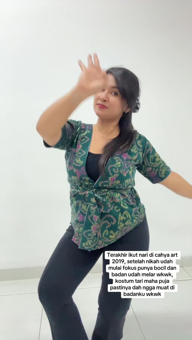 Post 7 by Mank_Orhi(Yorhi Studio Makeup) on Instagram (video)