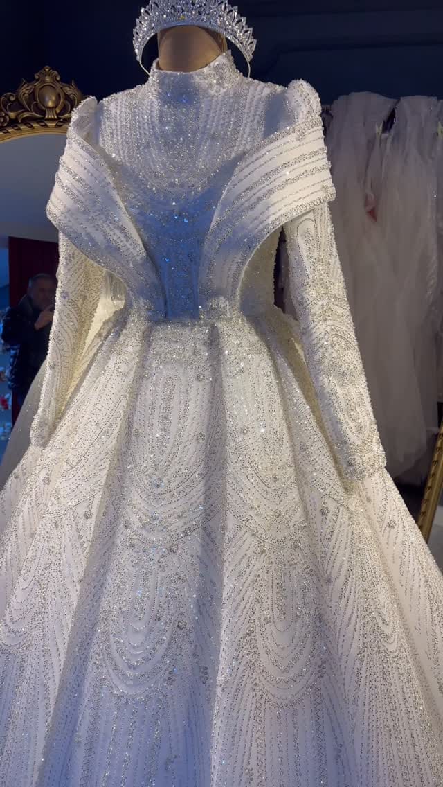 Post 2 by hiranur weddingdress on Instagram (video)