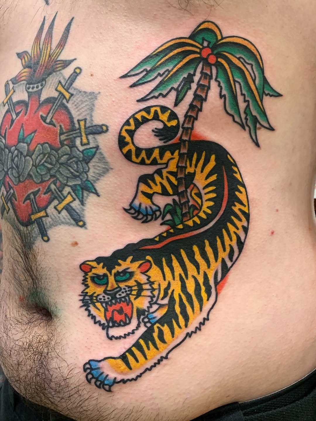 Post 6 by 올드스쿨 타투 • Seoul tattoo on Instagram (carousel)