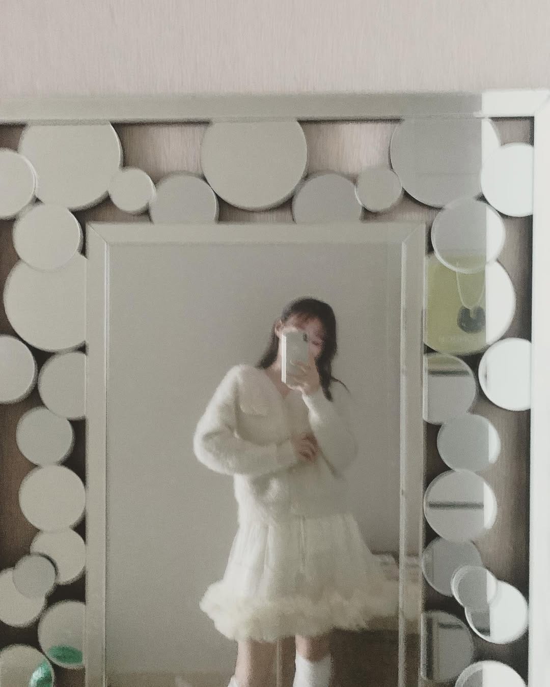 Post 10 by 유이 on Instagram (image)
