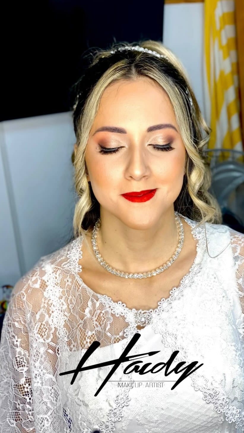 Post 2 by Haidy Arcia - Maquilladora Profesional on Instagram (video)