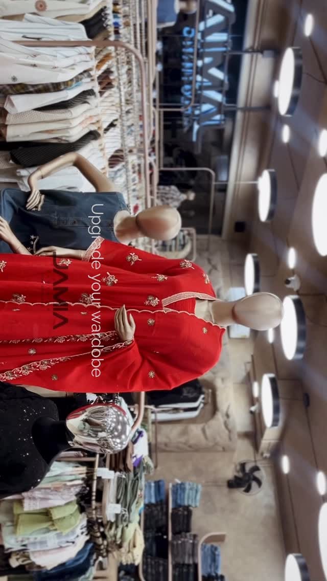Post 2 by Nadirsha Nadhi on Instagram (video)
