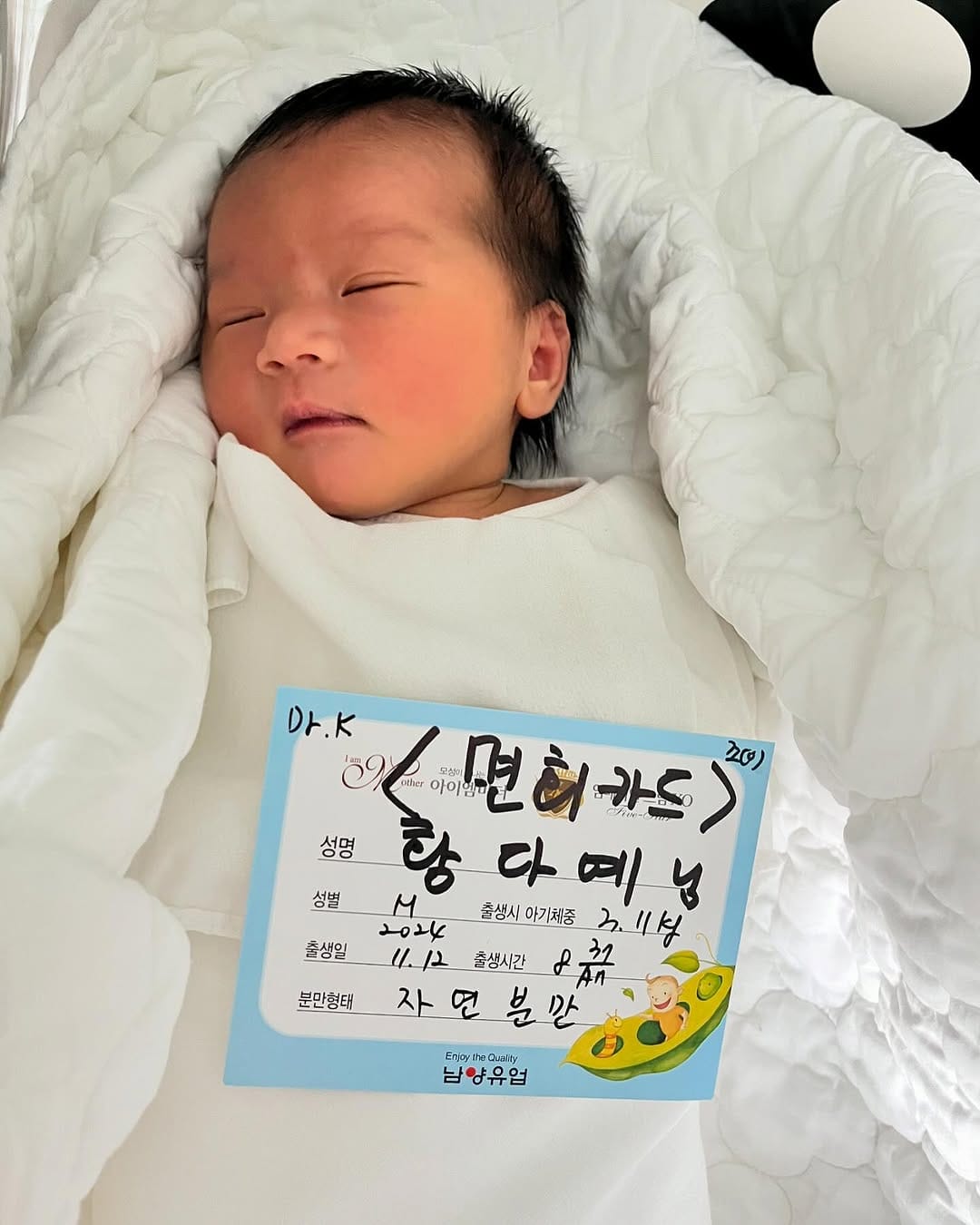 Post 8 by 청주옷가게 / 오브니 on Instagram (carousel)