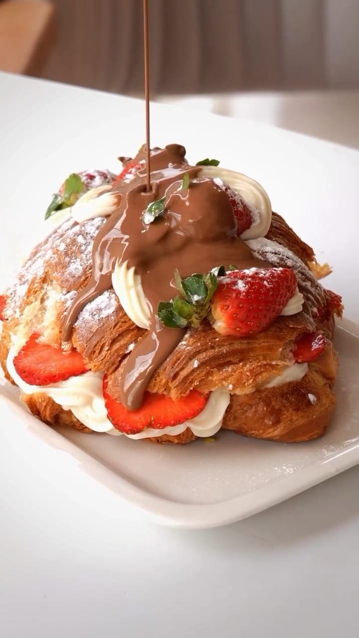 Post 2 by Cream & Chocco Profiterol on Instagram (video)
