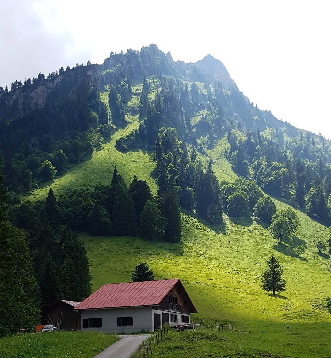Post 9 by Caspar Trost on Instagram (image)