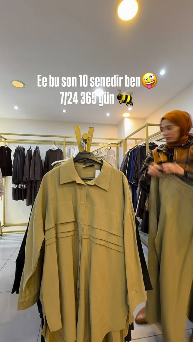 Post 4 by Büşra Yimenicioğlu-Tesettür Giyim on Instagram (video)