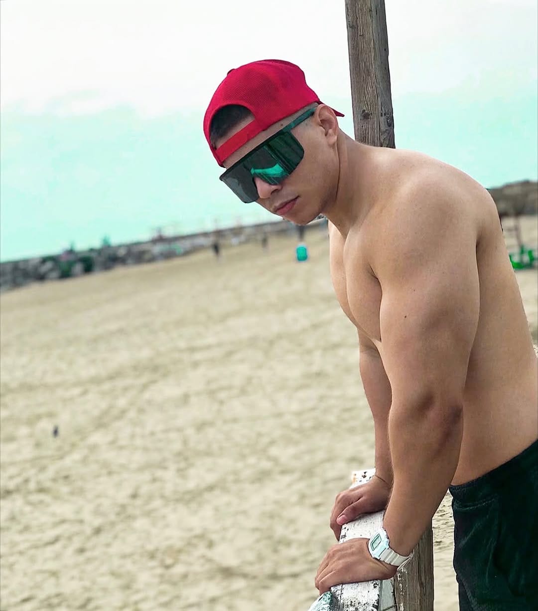 Post 6 by Enrique Solano on Instagram (image)