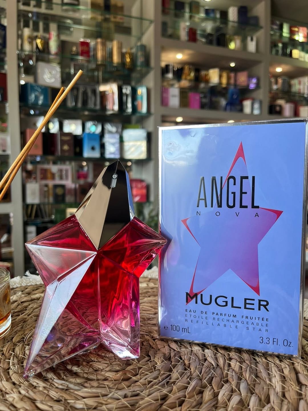 Post 5 by Perfumería Vélez on Instagram (carousel)