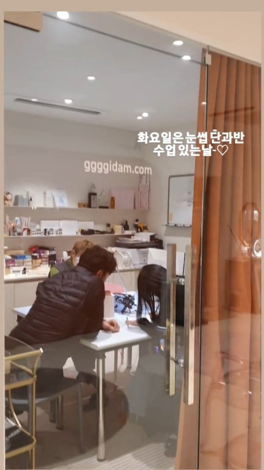 Post 4 by 부산반영구수강/부산반영구학원/헤어스트록수강/두피문신수강 on Instagram (video)