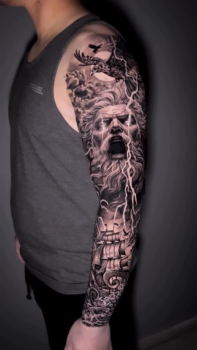 Post 8 by Arloo Tattoo on Instagram (video)