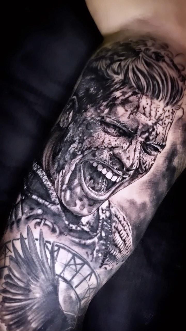 Post 9 by Arloo Tattoo on Instagram (video)