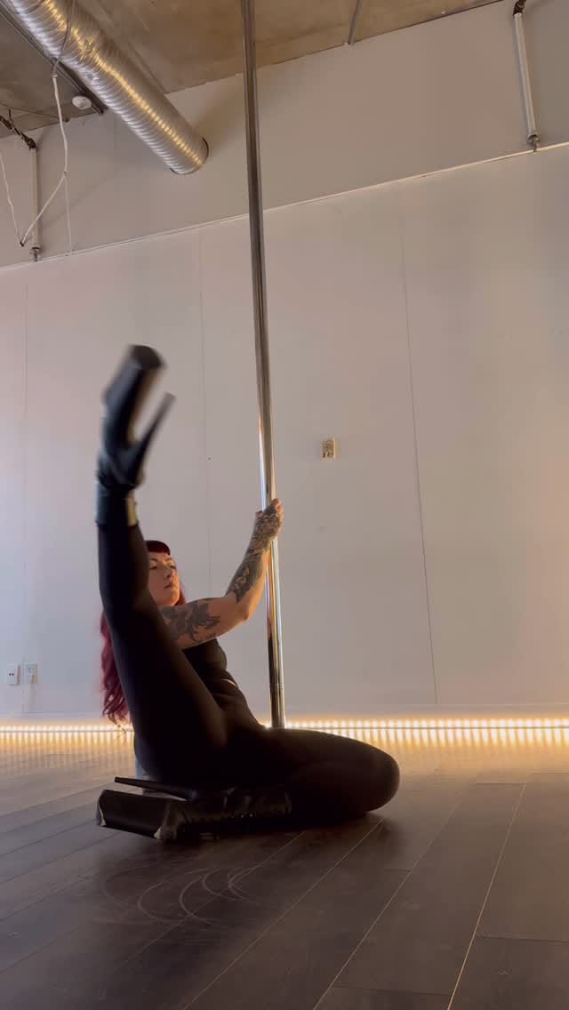 Post 5 by Sarah 🦇 on Instagram (video)