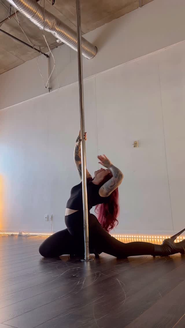Post 9 by Sarah 🦇 on Instagram (video)