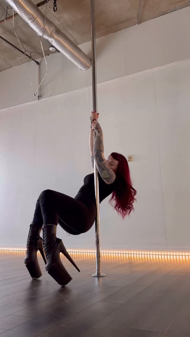 Post 4 by Sarah 🦇 on Instagram (video)