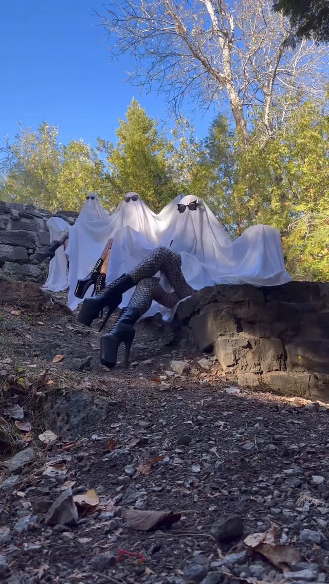 Post 7 by Sarah 🦇 on Instagram (video)