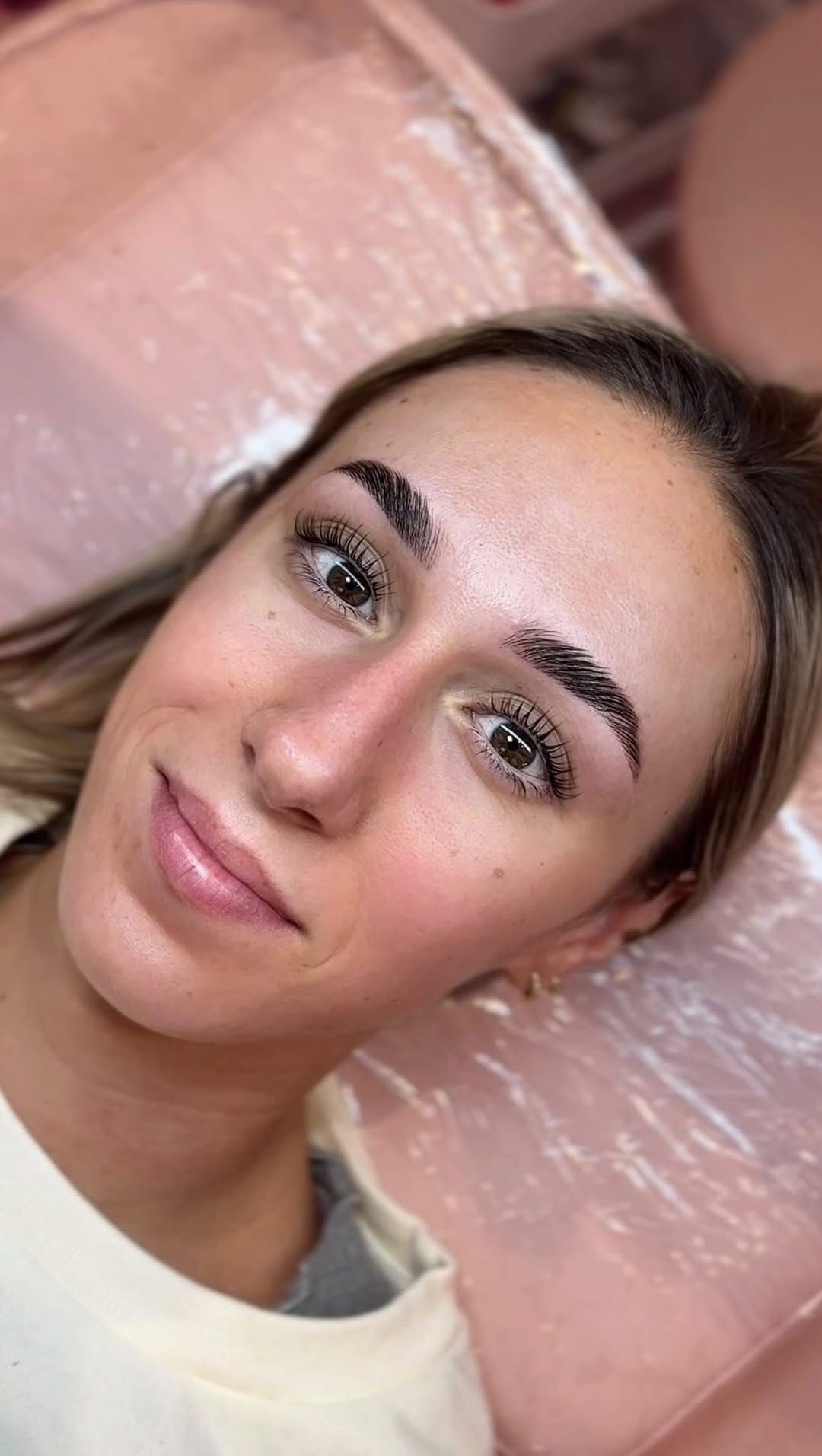 Post 7 by 🌸 𝐿𝑎𝑠ℎ𝑒𝑠 𝑁𝑎𝑖𝑙𝑠 𝐵𝑟𝑜𝑤𝑠 🌸 on Instagram (video)