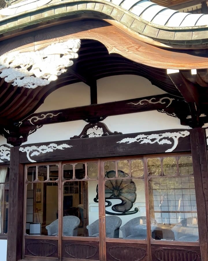 Post 6 by Niki Csányi on Instagram (carousel)