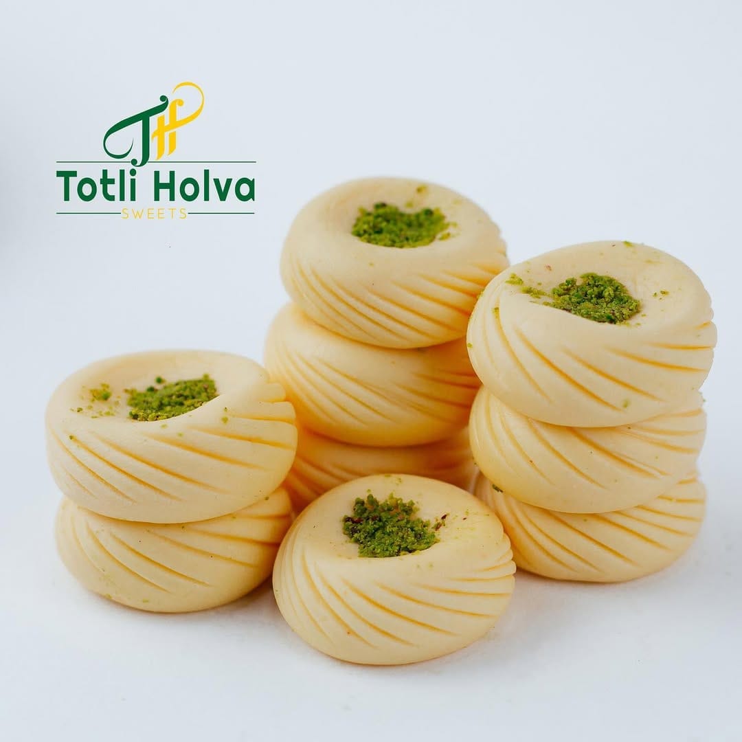 Post 10 by Totli Holva on Instagram (image)