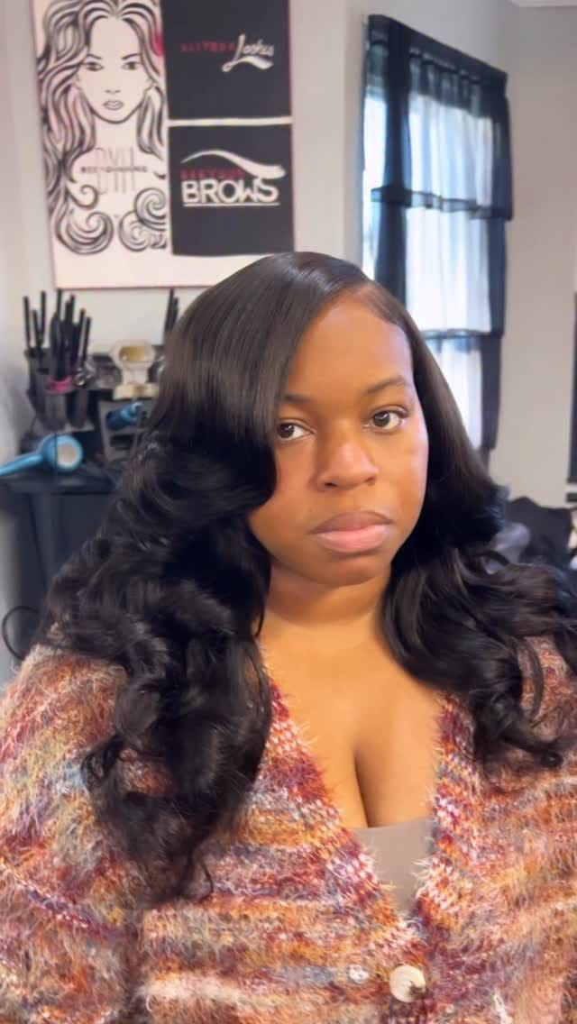Post 7 by FOXY BLACK BUNDLES on Instagram (video)
