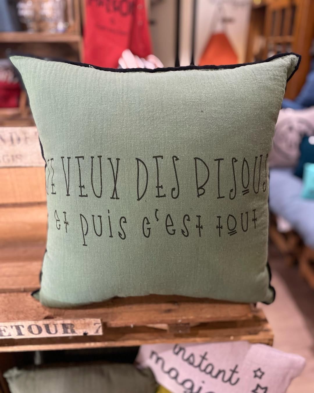 Post 9 by La boutique de Lila on Instagram (carousel)