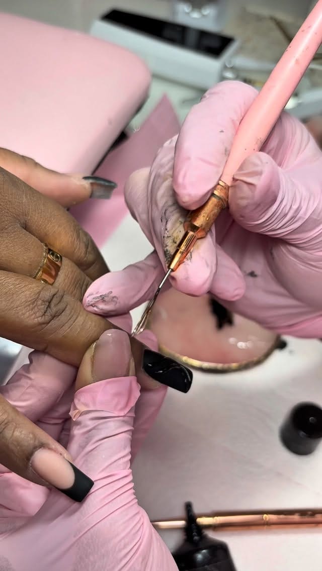 Post 10 by Sayesha_nailstudio on Instagram (video)