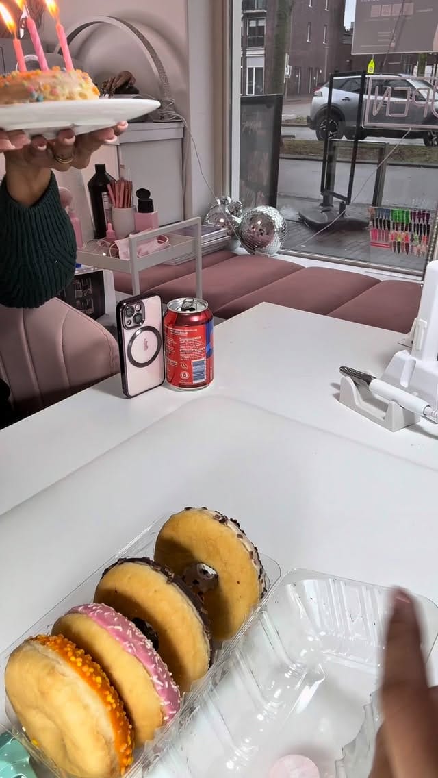 Post 8 by Sayesha_nailstudio on Instagram (video)