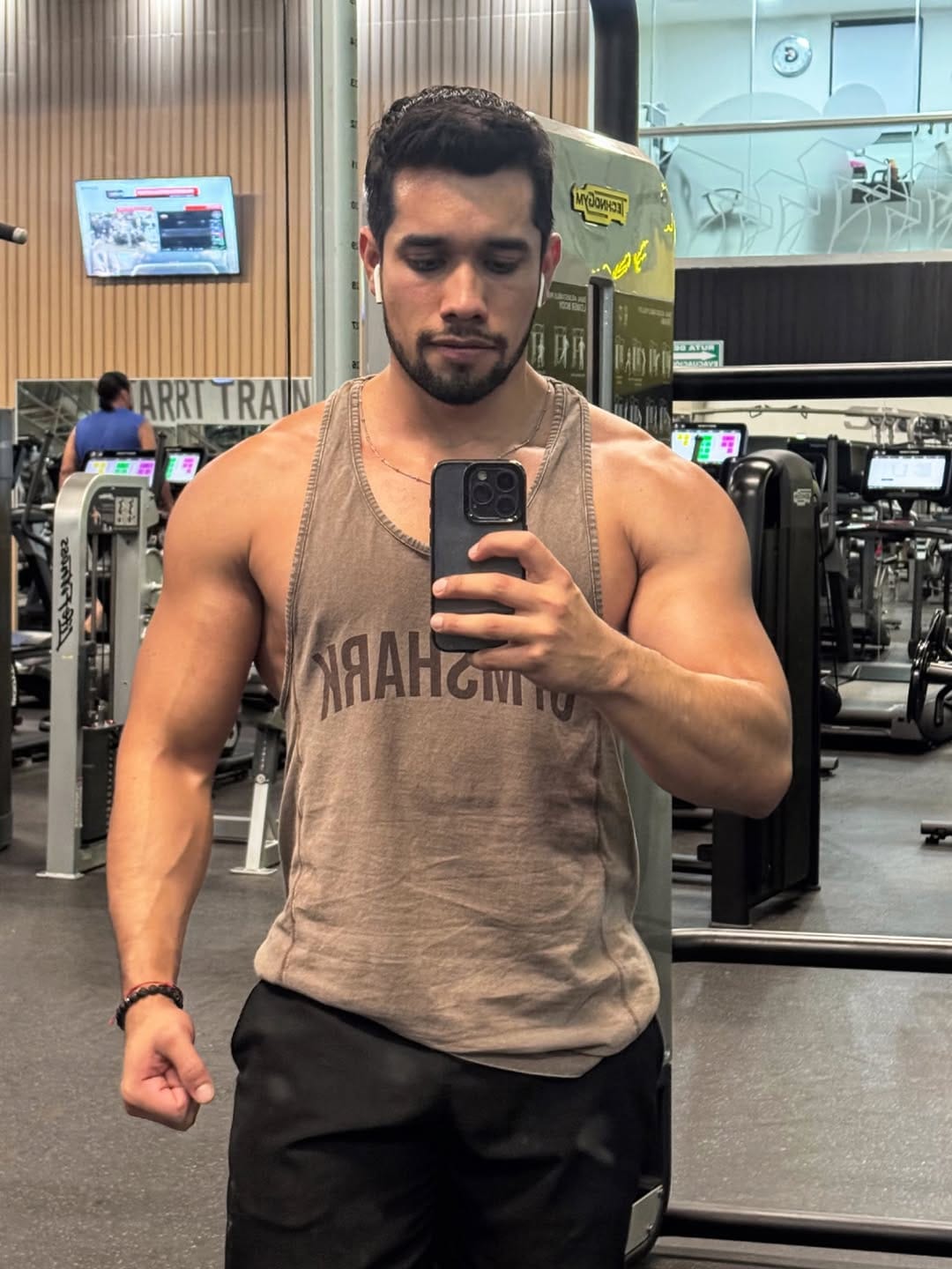 Post 6 by Estefano Navarrete on Instagram (image)