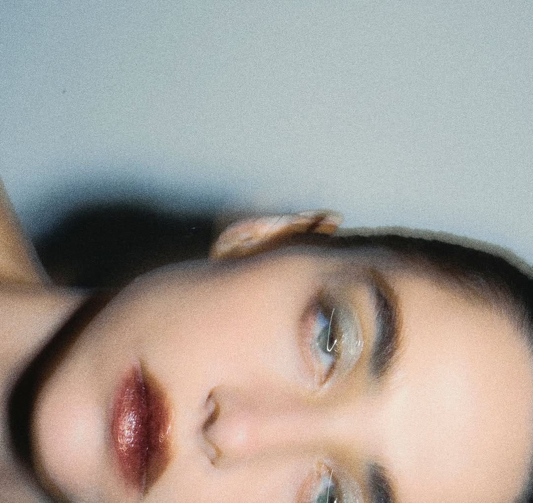 Post 1 by Maria Paz Urra Makeup&Hair on Instagram (carousel)