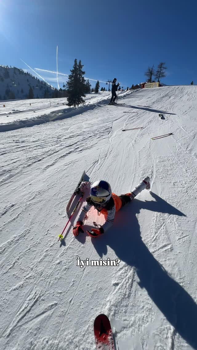 Post 6 by SkiLab on Instagram (video)