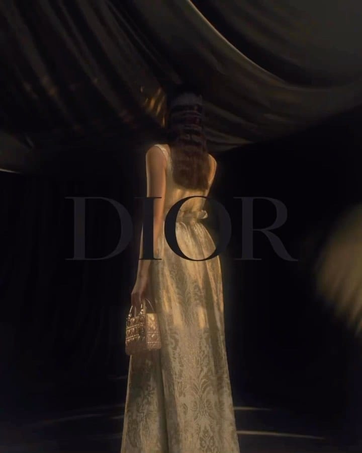 Post 4 by Dasha Chu on Instagram (video)