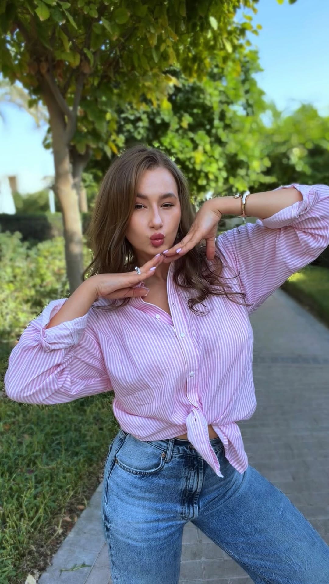 Post 2 by 𝓥𝓮𝓻𝓸𝓷𝓲𝓬𝓪 𝓲𝓷 𝓓𝓾𝓫𝓪𝓲 on Instagram (video)
