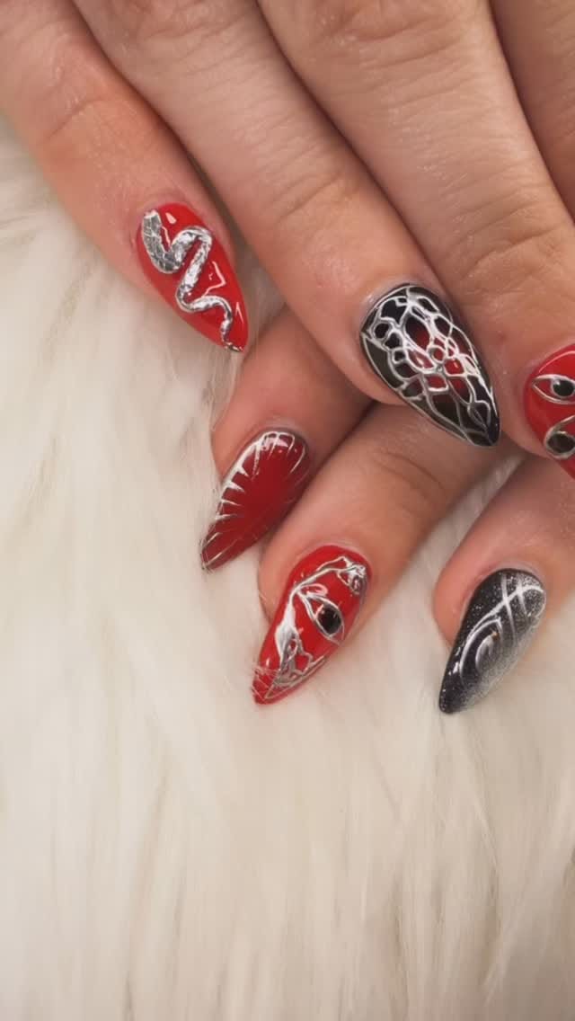 Post 9 by @sarana_nails on Instagram (video)