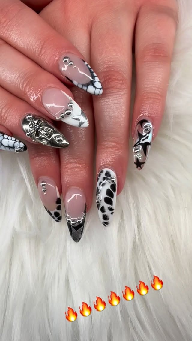 Post 4 by @sarana_nails on Instagram (video)