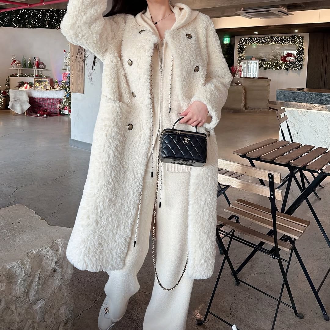 Post 4 by 기메지 🧚🏻‍♀️ 깐느24 / 수입의류 on Instagram (carousel)