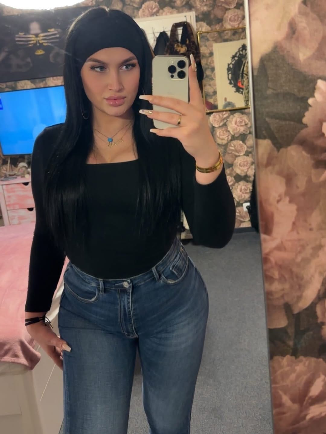 Post 4 by 𝓐𝓵𝓮𝔂𝓷𝓪 - Ş𝓱𝓲𝓻𝓲𝓷 👸🏻🇹🇷🐝 on Instagram (carousel)