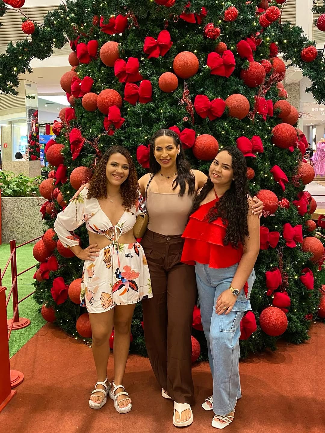 Post 8 by Taíza Santana on Instagram (carousel)