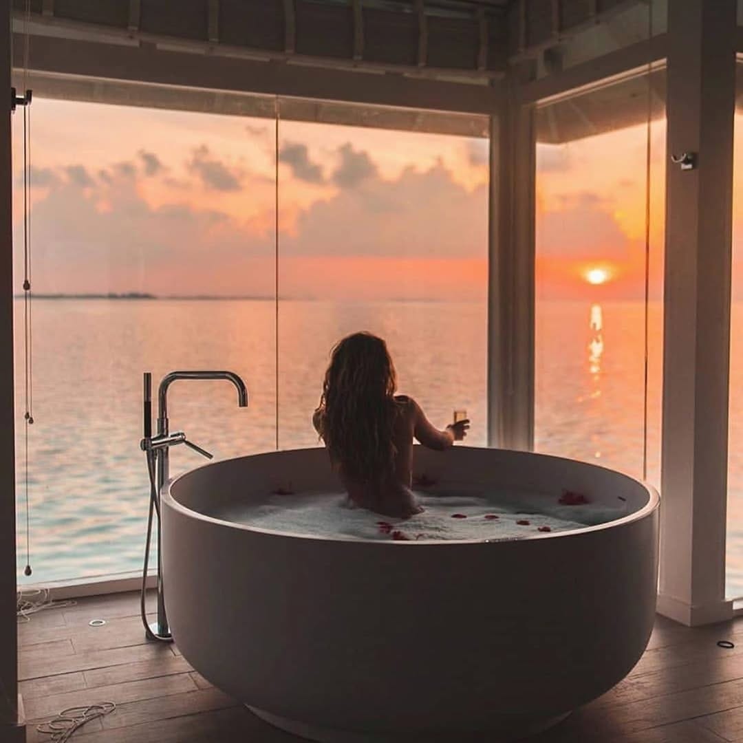 Post 4 by 🌺 Beauty Bitch on Instagram (image)