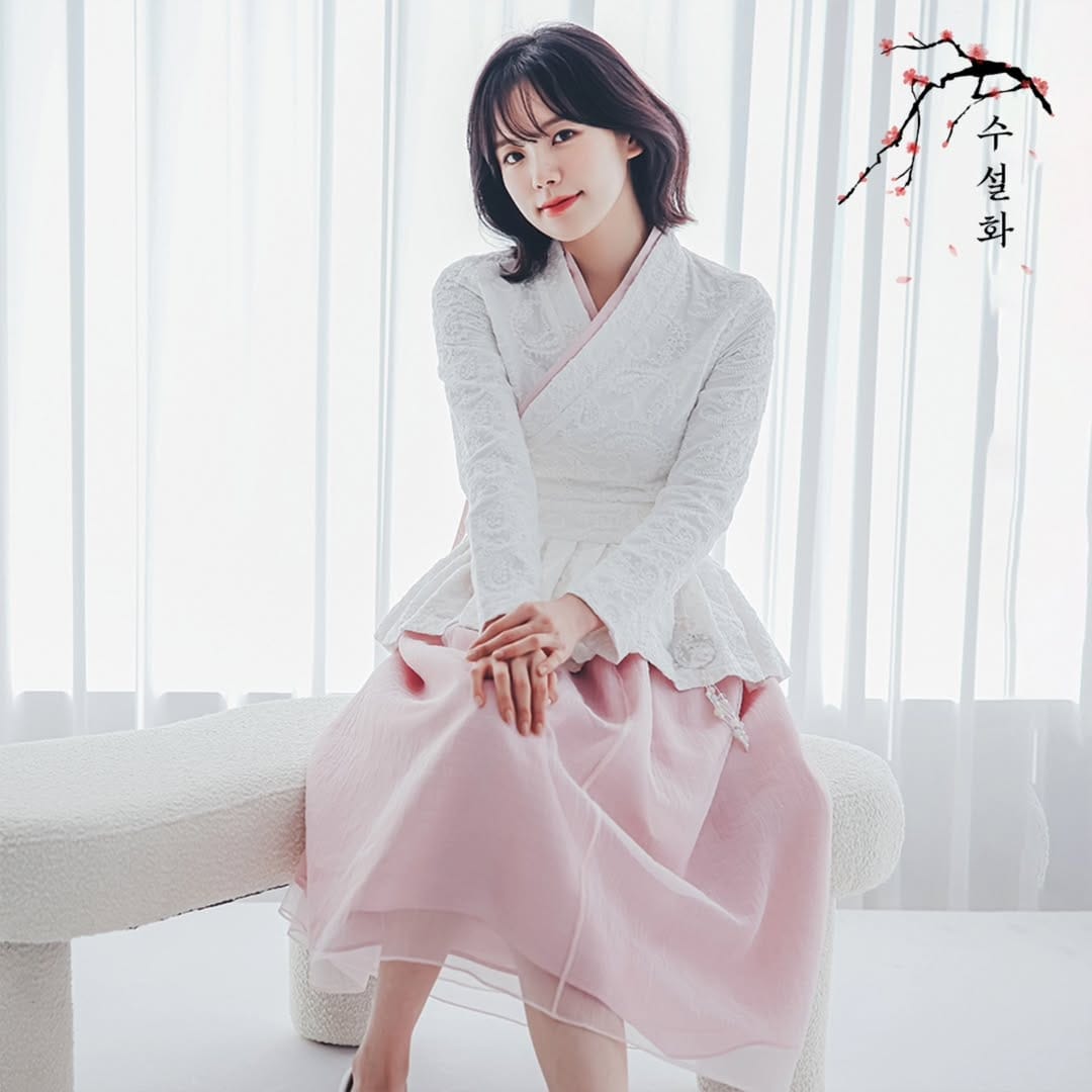 Post 6 by 로맨틱 생활한복 수설화 on Instagram (carousel)