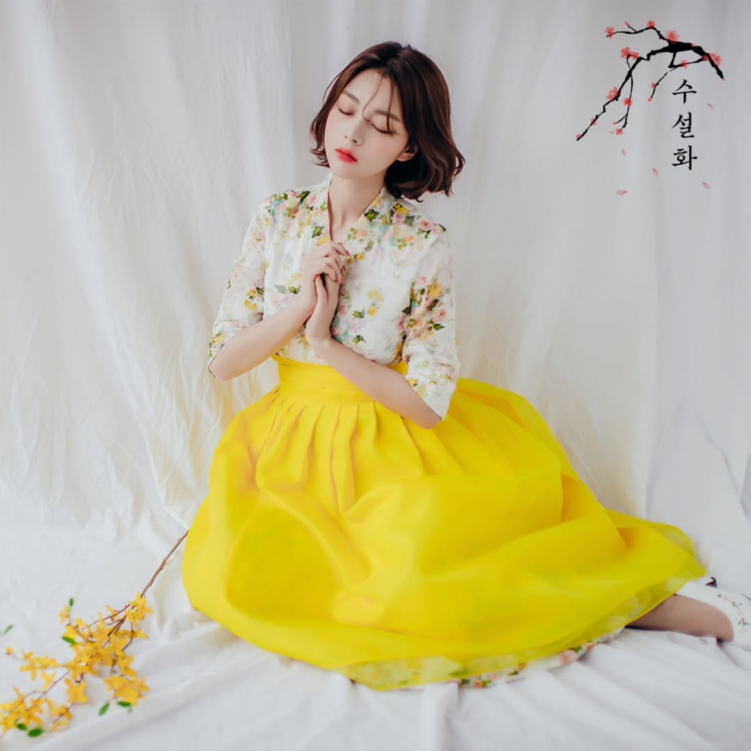 Post 4 by 로맨틱 생활한복 수설화 on Instagram (carousel)