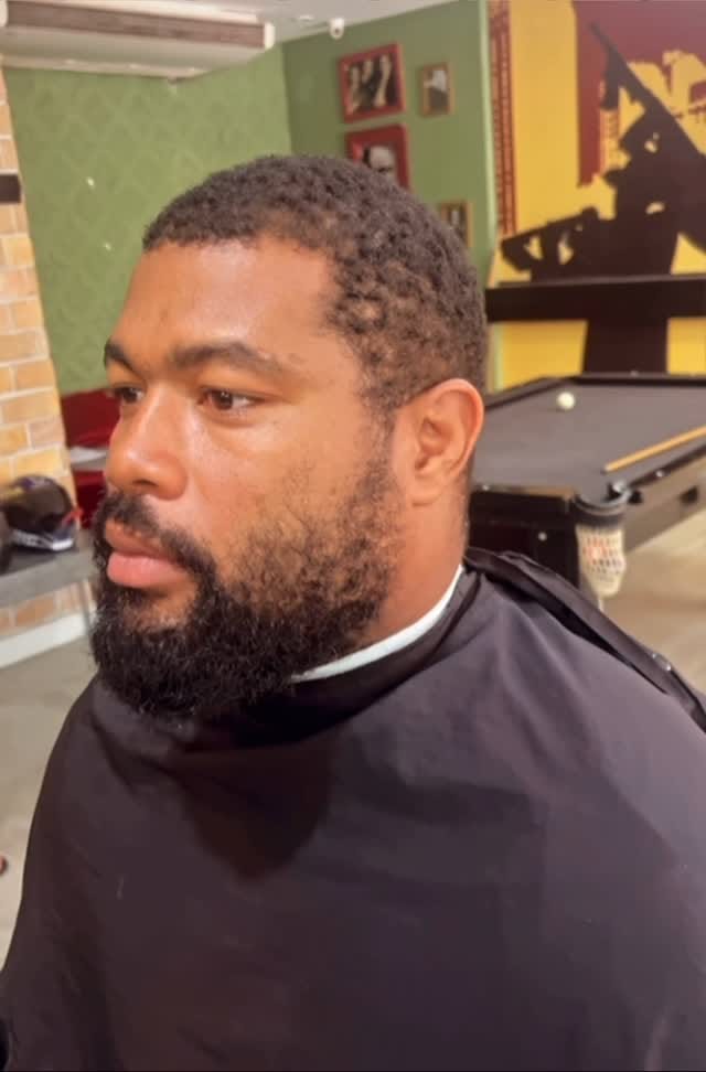 Post 8 by Chicago Outfit Barbearia on Instagram (video)